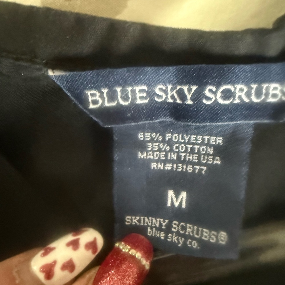Very Gently Preowned Blue Sky Shelby Black/White Skinny Scrub Set - Picture 10 of 14